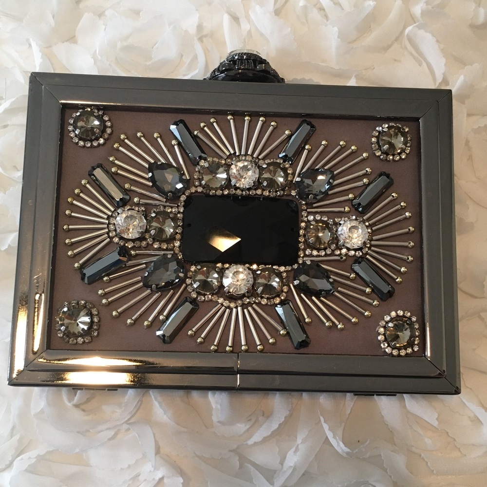 Vintage inspired Aldo clutch/cross body.